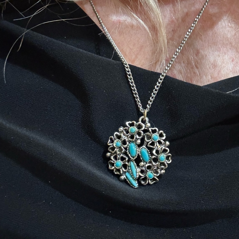 Elegant Silver and turquoise‎ Floral Pendant Necklace